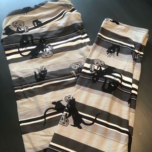 Lularoe Halloween leggings.